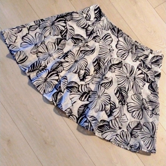 XL LE CHATEAU Wide Band Tropical 🌺 FLORAL PATTERN SKATER Skirt with Belt Loops! - Picture 2 of 5